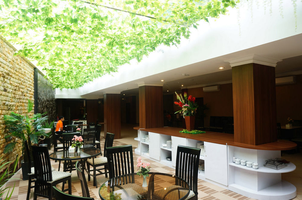 Royal Park Hotel Samarinda Exterior foto