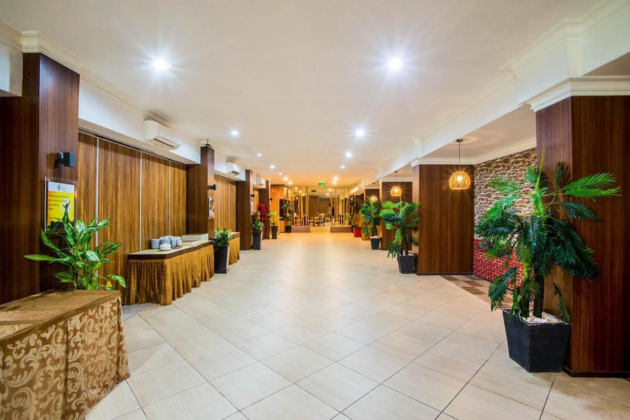 Royal Park Hotel Samarinda Exterior foto